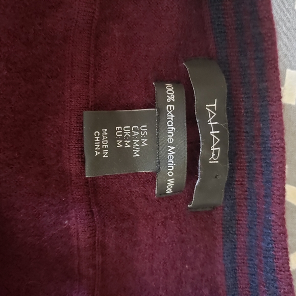 EUC Tahari Plum 100% Merino Wool Sweater Medium - Picture 4 of 4